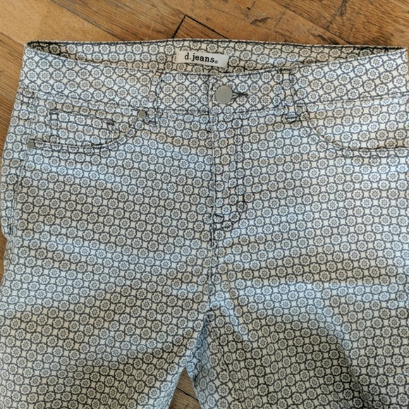 Comfy Patterned Jeans - Picture 2 of 3